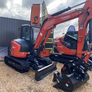(6) 5.5 ton Kubota Excavator